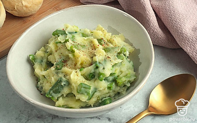 Перед подачей, добавьте в гарнир щепотку молотого перца. Это блюдо отлично украсит ваш праздничный стол.