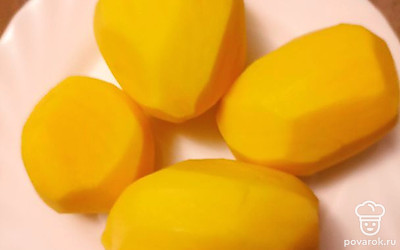 Почистить картошку.