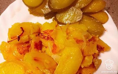 Подавать с солеными огурцами.