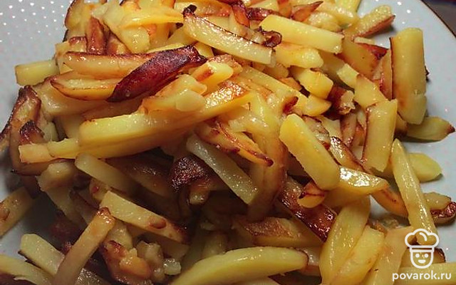 Жареный картофель на сковороде — Рецепт с фото