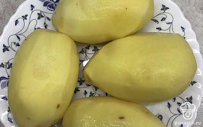 Почистить картошку.