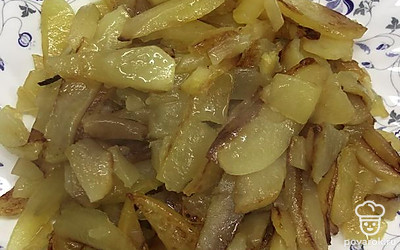 Картошка жареная со сливочным вкусом и ароматом готова. Приятного аппетита!