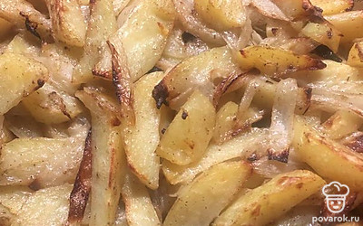 Готовую картошечку переложить на тарелку и можно украсить зеленью. Подойдет в качестве гарнира или как самостоятельное блюдо.