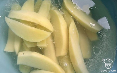 Оставьте картошку на целый час в воде.