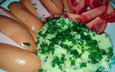 Подавайте картофель порционно с вашей любимой зеленью. У меня это укроп и петрушка. 