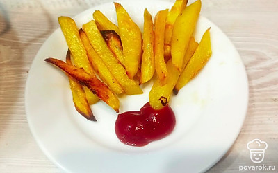 Подавайте картошку фри с томатным соусом. 