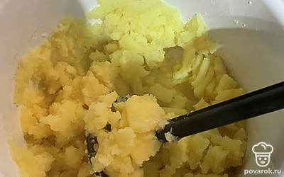 Измельчаем картошку так, чтобы не было без комочков. 