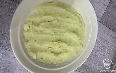 Подавайте пюре горячим.