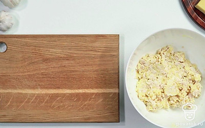 Смешайте ингредиенты до однородности.