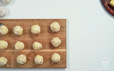 Сформируйте небольшие шарики.