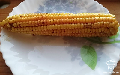 Жареная кукуруза со специями готова. 