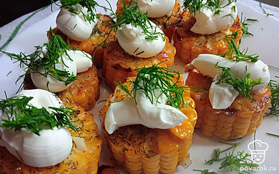 Посыпьте нарезанным укропом.