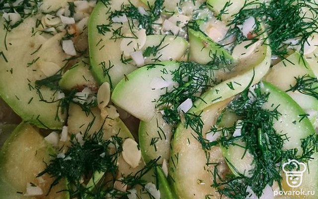 Кабачки тушенные с чесночком — Рецепт с фото