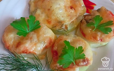 Колечки из кабачков с помидорами и сыром — Рецепт с фото