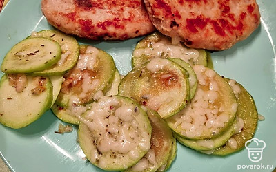 Подавайте с котлетками, мясными блюдами или просто как закуску.