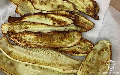 Оставить на салфетке, чтобы впитали лишний жир.