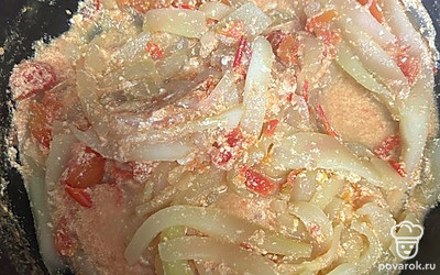 Постоянно помешивая, тушите на среднем огне, до полной готовности. 