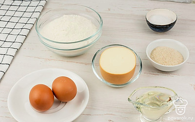 Подготовьте все ингредиенты. Помойте куриные яйца.