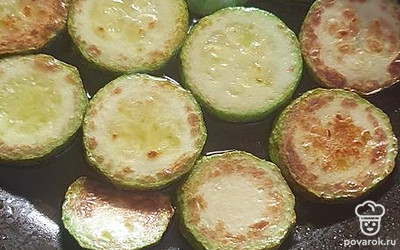 Обжариваем на растительном масле. 