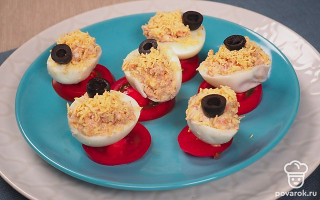Яйца, фаршированные тунцом — Рецепт с фото