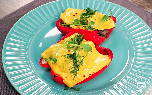Перец с грибами и плавленым сыром — Рецепт с фото