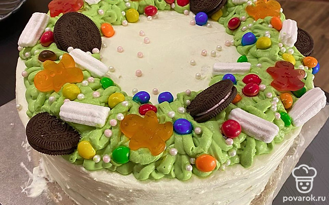 Торт «Новогодний венок» сливочный, с консервированными персиками — Рецепт с фото