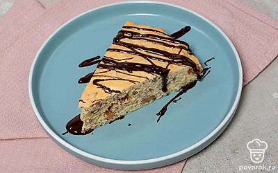 Растопите шоколад. Полейте им верхушку торта перед подачей.