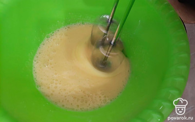 Хорошо взбейте в течение 3 минут.