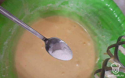 Погасите соду уксусом.