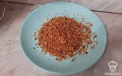 Сделайте из обрезков крошку для обсыпки.