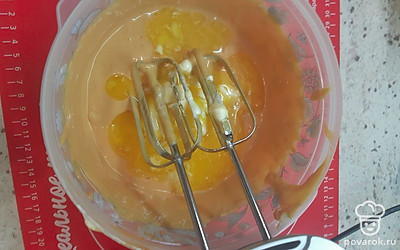 Добавляем сливочное масло и перемешиваем.