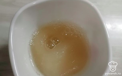 Желатин 16 грамм заливаем 80 граммами воды минут на 15.