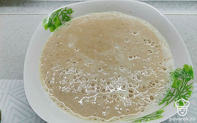 Добавить банановую массу. Хорошо размешать.