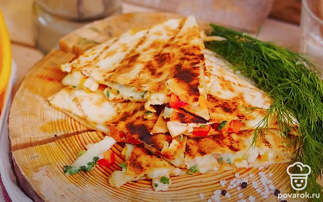 Кесадилья с курицей — Рецепт с фото