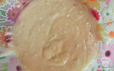 Добавить муку и размягченное сливочное масло. 