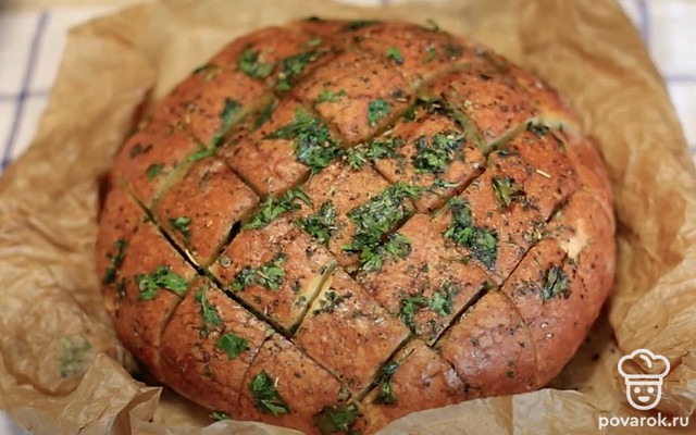 Чесночный хлеб с травами — Рецепт с фото