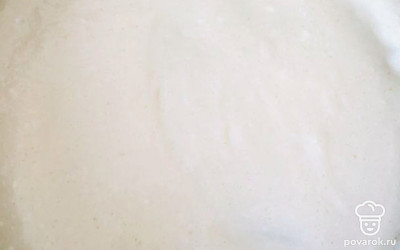 Выкладываем сверху второй слой из творога и снова отправляем в духовку при 180 градусах на 15 минут.