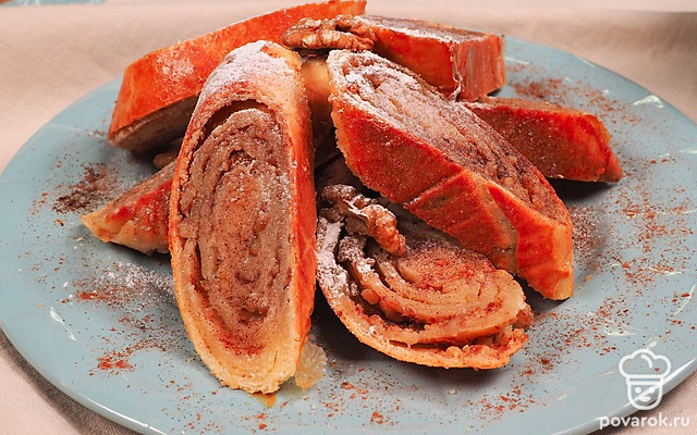 Рулет с грецкими орехами — Рецепт с фото