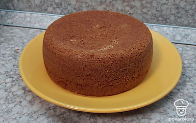 Готовый торт остужаем, приступаем к украшению. 