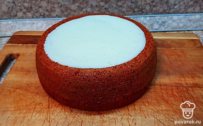 Для начинки и пропитки я использую сметанный крем.