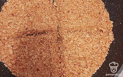 Смешиваем ингредиенты. Делим тесто на 4 части. 