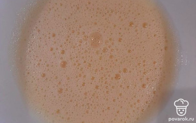 Всыпать соду до увеличения массы, дать остыть.