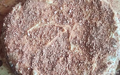 Сверху посыпать крошкой.