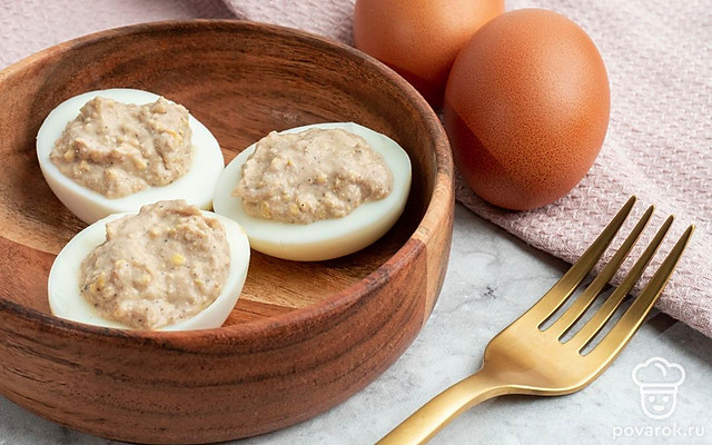 Фаршированные яйца печенью трески — Рецепт с фото