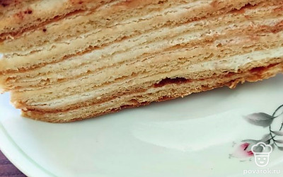 Идеальный разрез и безумно вкусный торт! С чашечкой чая - уютный десерт. 