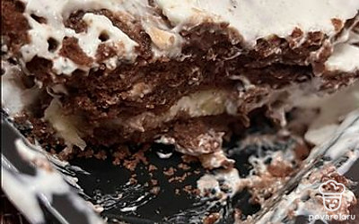 Подаем десерт охлажденным.