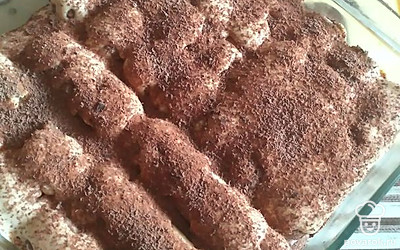 Наш быстрый тортик готов. Убрать на ночь в холодильник, чтобы хорошо пропитался,а утром можно подавать к чаю. Приятного аппетита! 