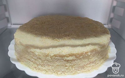 Посыпать сверху и бока. Убрать в холодильник, чтобы пропитался, минимум на 7 часов.