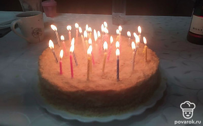 Украсить ягодами, конфетами, свечами.