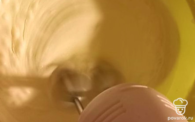 В самом конце добавляем соду, гашеную уксусом (желательно).